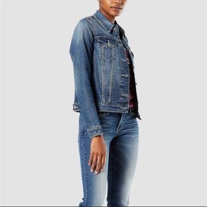 🎊closet closing. 
Denizen from Levi’s, Jean jacket. Wore couple time